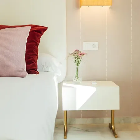 Reformed And Comfy- 2bd 2bth- Arenal Séville