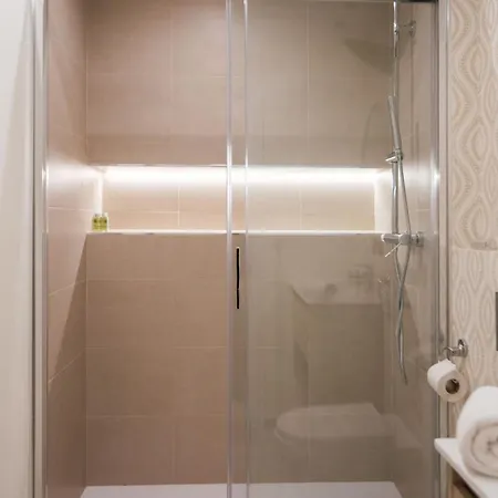 Reformed And Comfy- 2bd 2bth- Arenal Séville