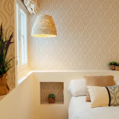 Reformed And Comfy- 2bd 2bth- Arenal Séville