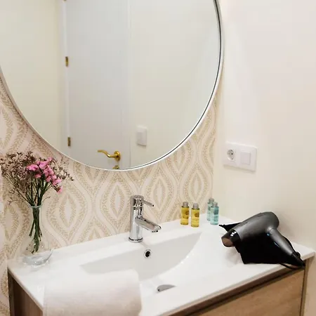 Reformed And Comfy- 2bd 2bth- Arenal * Séville